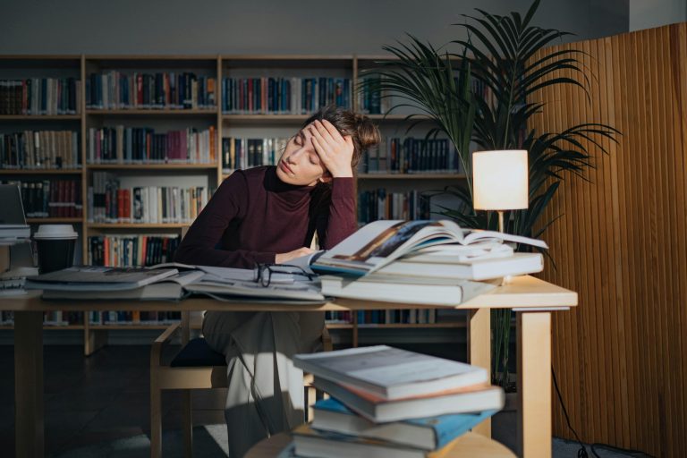 Therapist experiencing burnout vs compassion fatigue symptoms