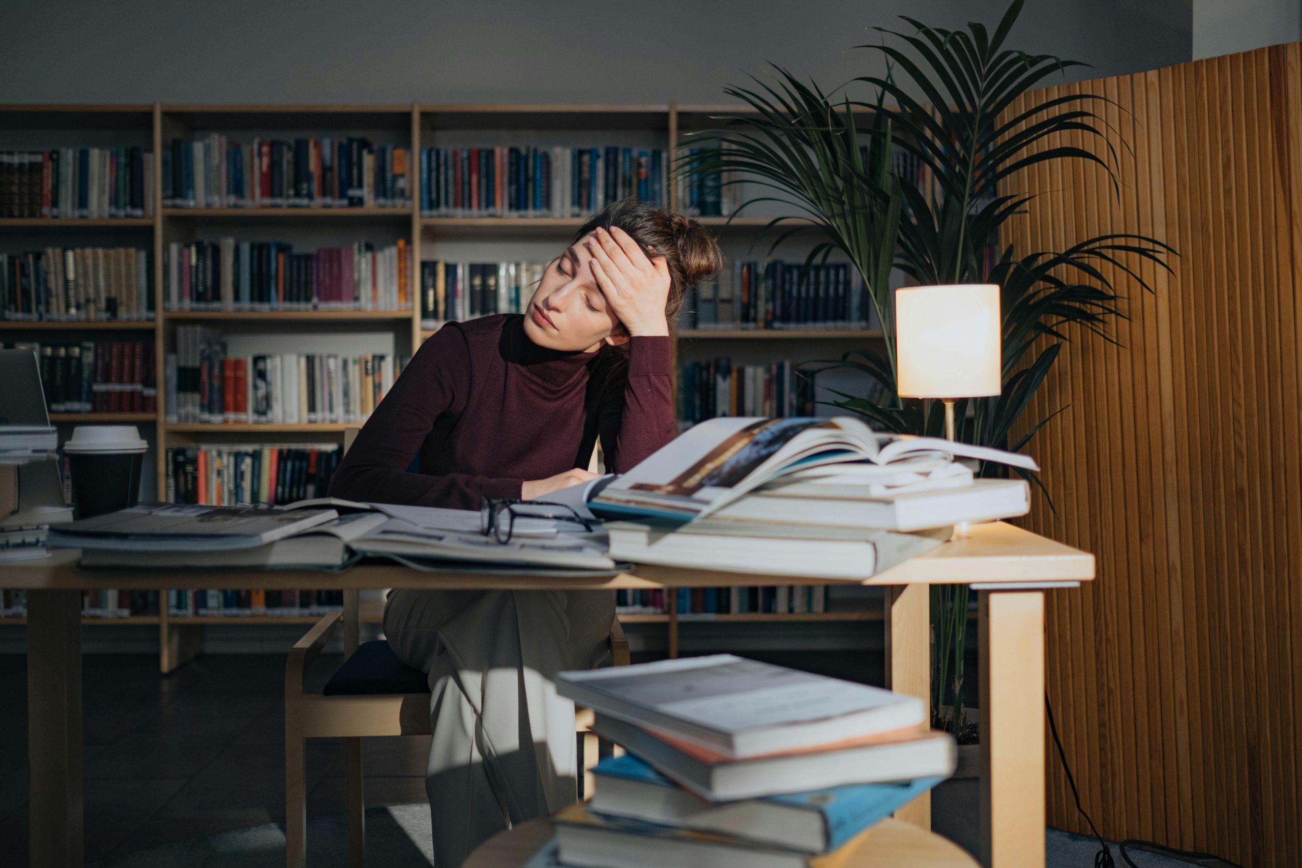 Therapist experiencing burnout vs compassion fatigue symptoms